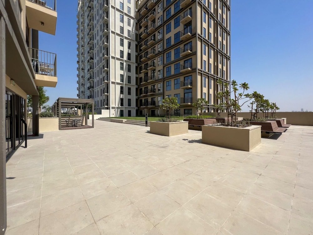 Дубай: Modern Boho 1BR Sleeps4 Balcony Pool Gym Dxbhills