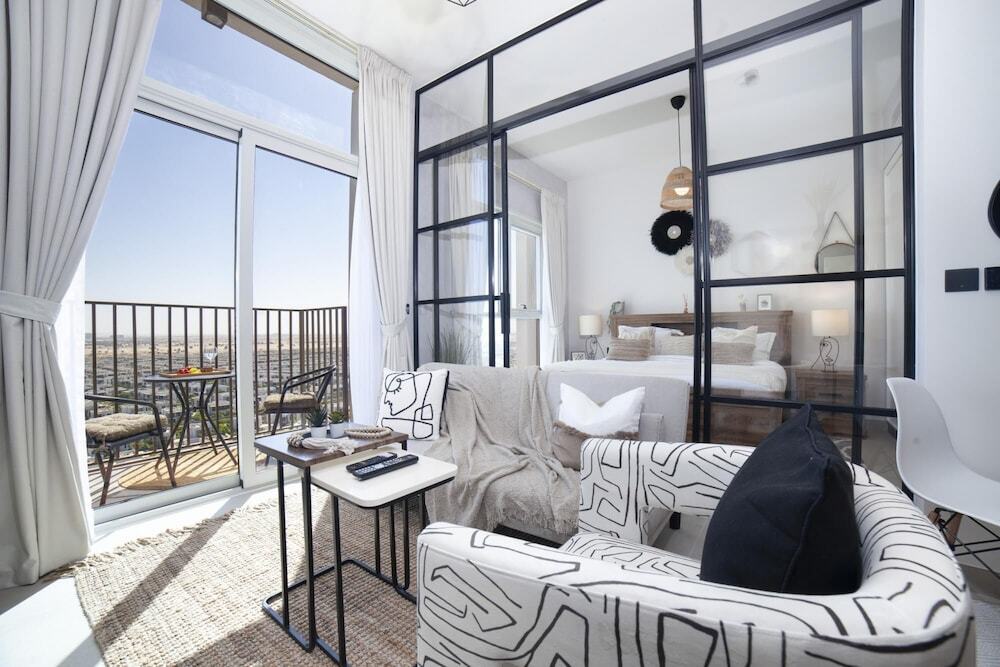 Дубай: Modern Boho 1BR Sleeps4 Balcony Pool Gym Dxbhills