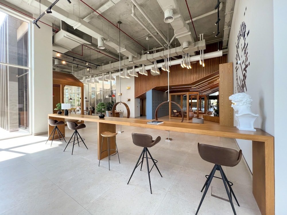 Дубай: Modern Boho 1BR Sleeps4 Balcony Pool Gym Dxbhills