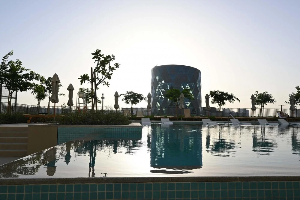 Дубай: Modern Boho 1BR Sleeps4 Balcony Pool Gym Dxbhills