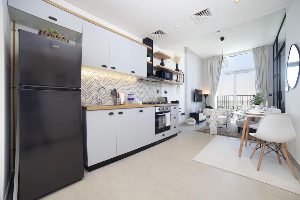 Дубай: Modern Boho 1BR Sleeps4 Balcony Pool Gym Dxbhills
