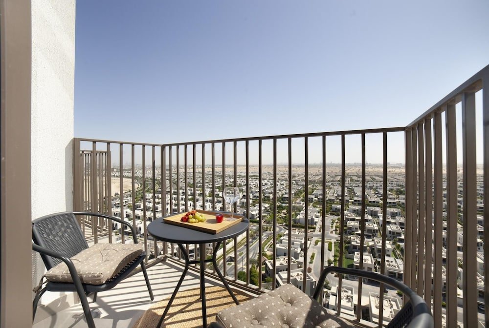 Дубай: Modern Boho 1BR Sleeps4 Balcony Pool Gym Dxbhills