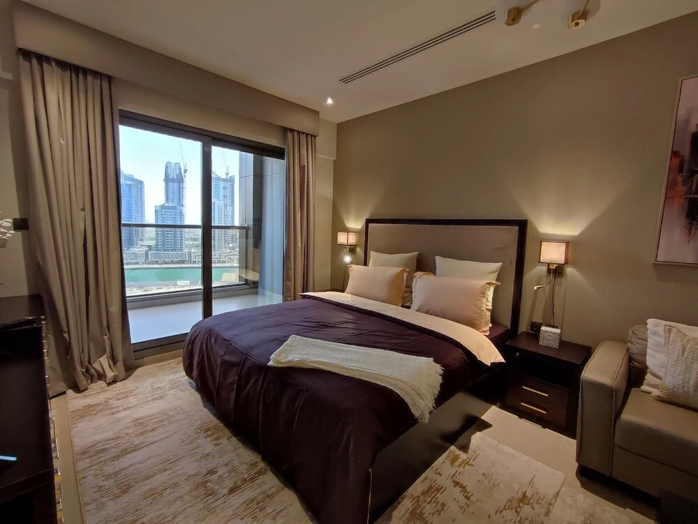 Дубай: Whitesage - Sleek Studio With Canal View Near Metro