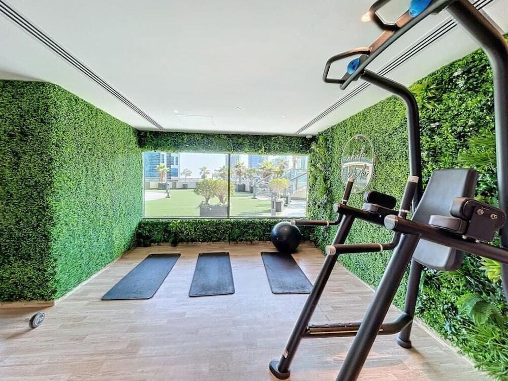 Дубай: Whitesage - Sleek Studio With Canal View Near Metro
