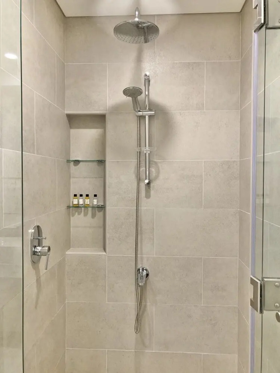 Дубай: SuperHost - Lavish Condo with Burj View, Steps From Sea