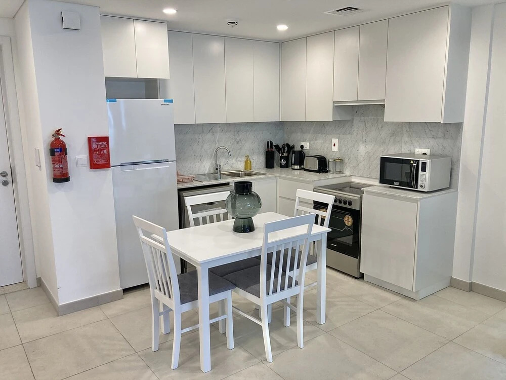 Дубай: SuperHost - Lavish Condo with Burj View, Steps From Sea