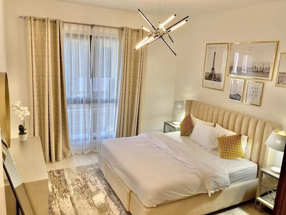 Дубай: SuperHost - Lavish Condo with Burj View, Steps From Sea