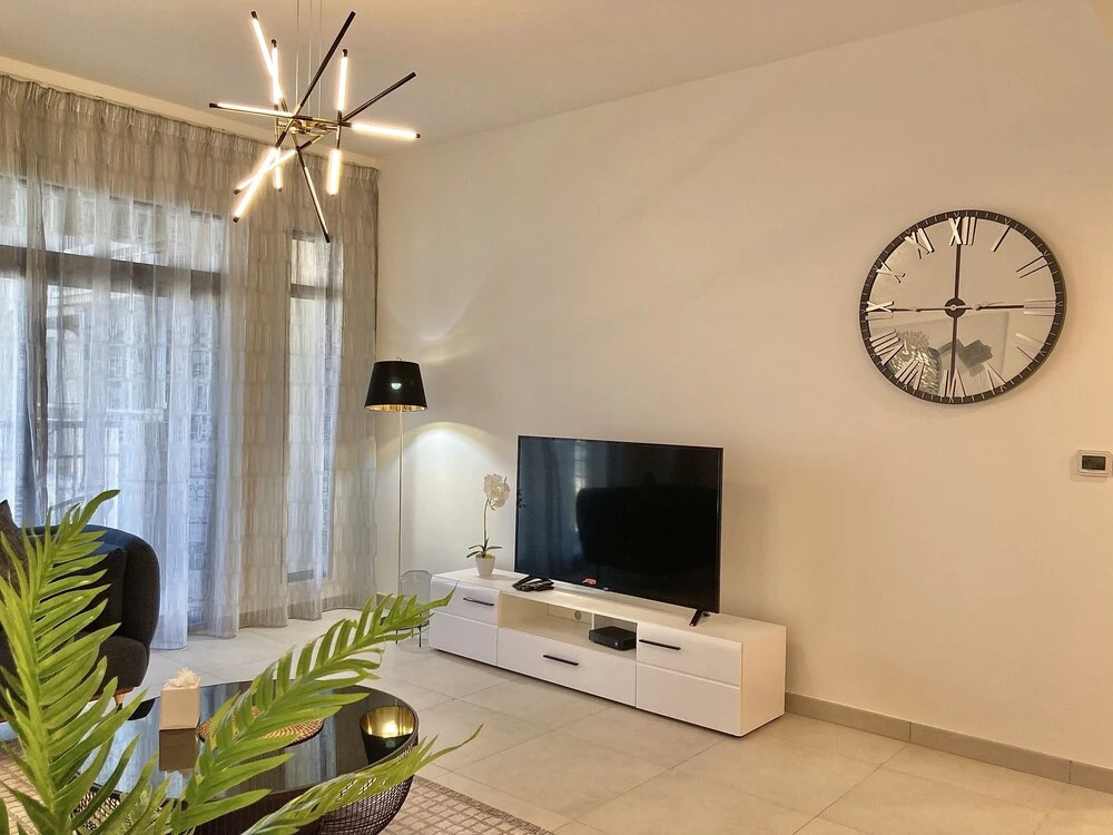 Дубай: SuperHost - Lavish Condo with Burj View, Steps From Sea