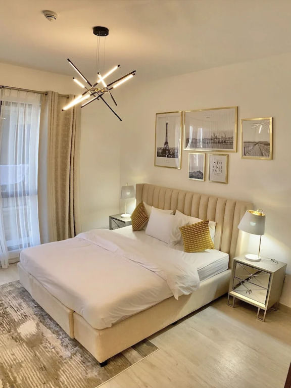 Дубай: SuperHost - Lavish Condo with Burj View, Steps From Sea