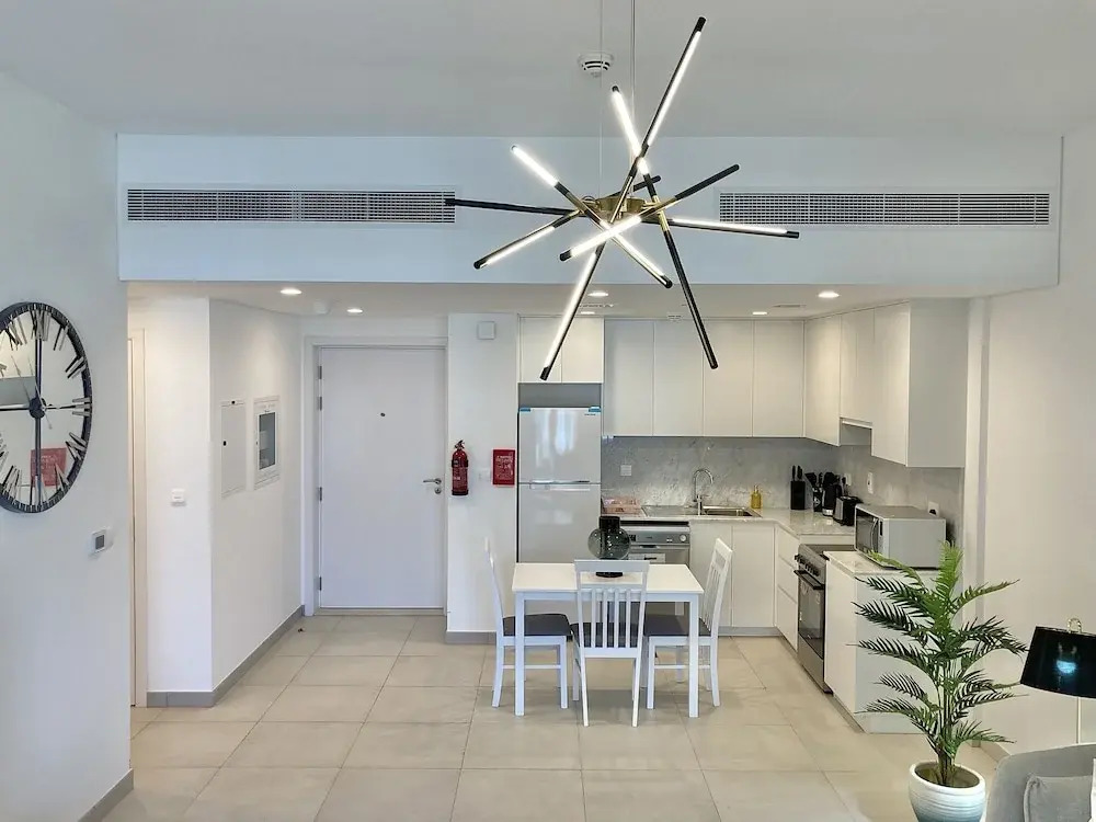 Дубай: SuperHost - Lavish Condo with Burj View, Steps From Sea