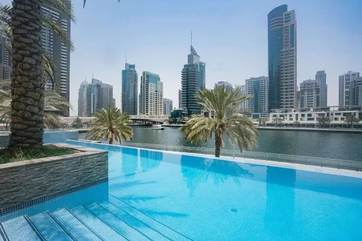 Дубай: Modern Apartment in Dubai Marina Amazing Pool!
