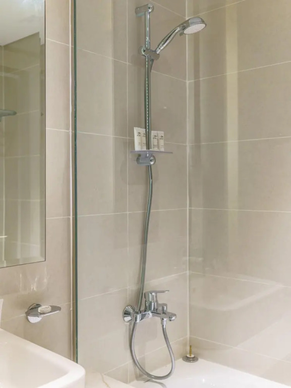 Дубай: Stunning 2BR with Balcony-Canal View