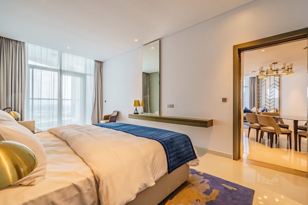 Дубай: Stunning 2BR with Balcony-Canal View