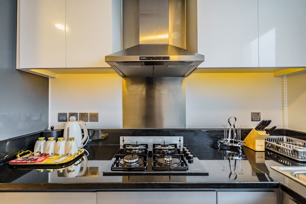 Дубай: Stunning 2BR with Balcony-Canal View