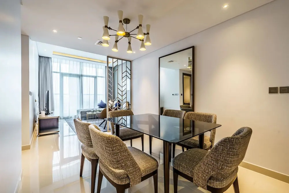 Дубай: Stunning 2BR with Balcony-Canal View