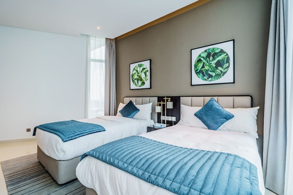 Дубай: Stunning 2BR with Balcony-Canal View