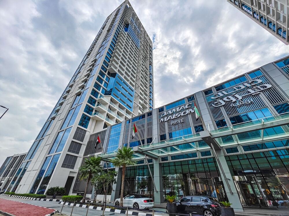 Дубай: Stunning 2BR with Balcony-Canal View