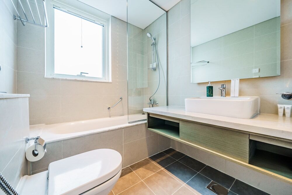 Дубай: Stunning 2BR with Balcony-Canal View