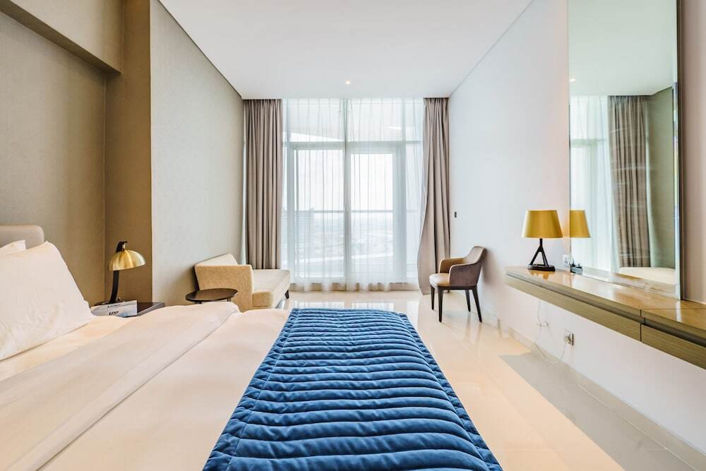 Дубай: Stunning 2BR with Balcony-Canal View