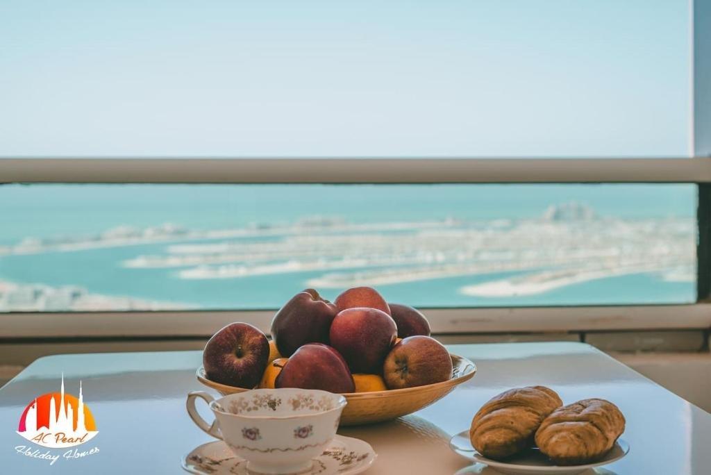 Дубай: A C Pearl Holiday Home - Pearl of Marina with astonishing Sea View