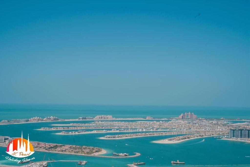 Дубай: A C Pearl Holiday Home - Pearl of Marina with astonishing Sea View