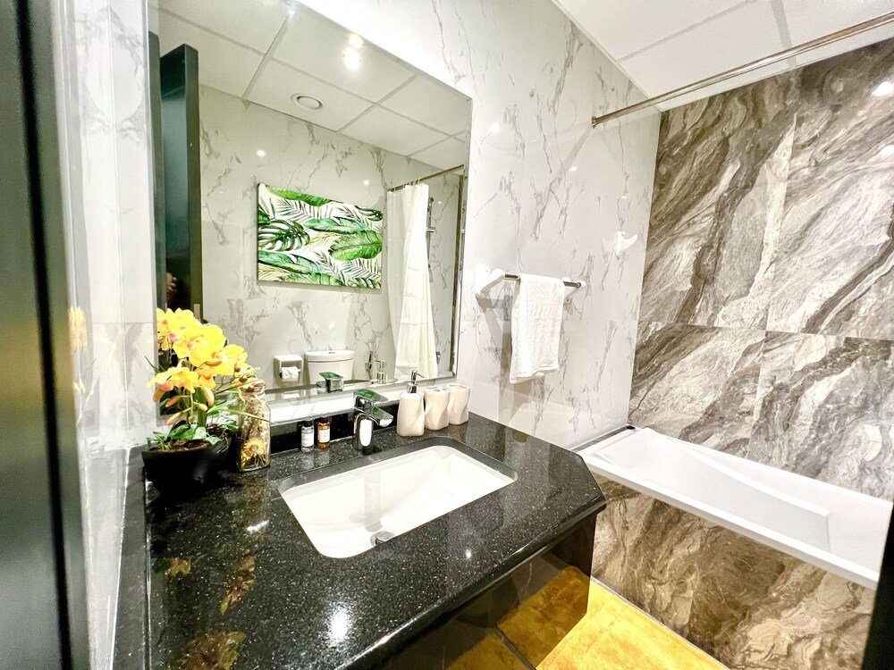 Дубай: SuperHost - Spacious Apartment In Business Bay With Canal View