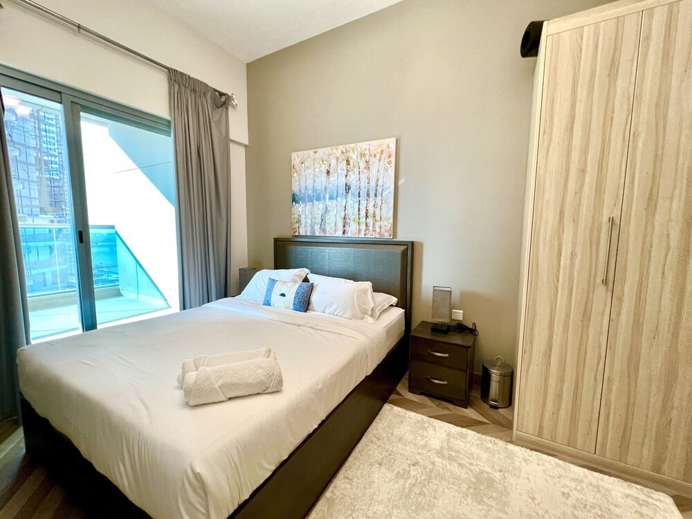 Дубай: SuperHost - Spacious Apartment In Business Bay With Canal View