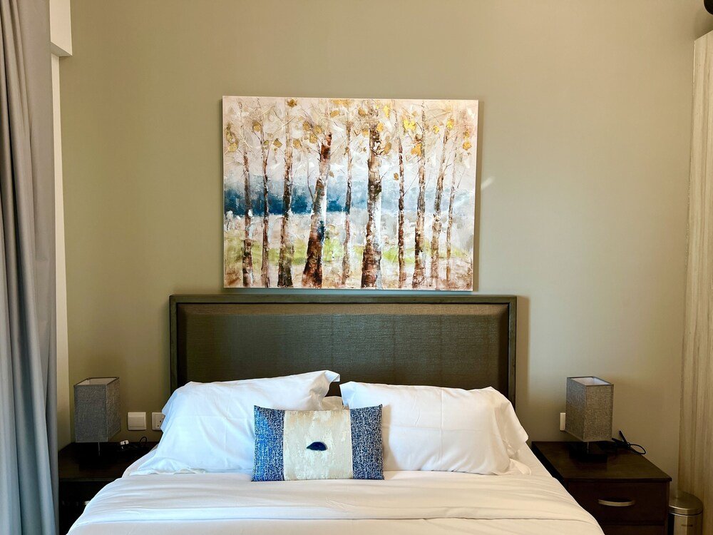 Дубай: SuperHost - Spacious Apartment In Business Bay With Canal View