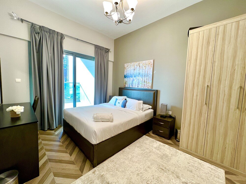 Дубай: SuperHost - Spacious Apartment In Business Bay With Canal View