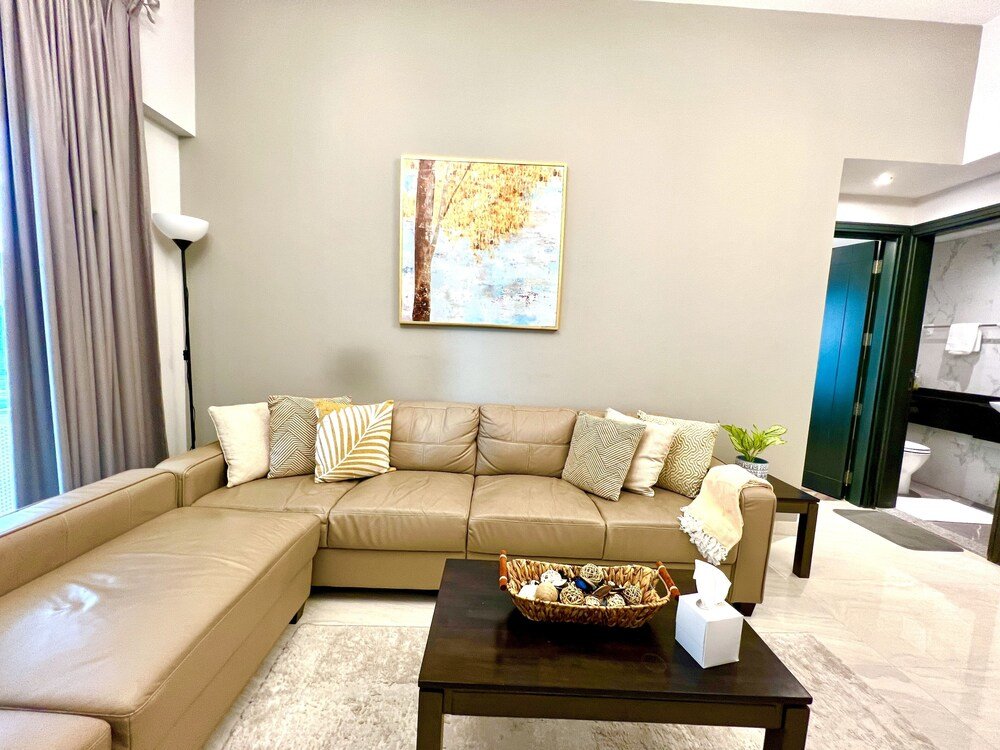 Дубай: SuperHost - Spacious Apartment In Business Bay With Canal View