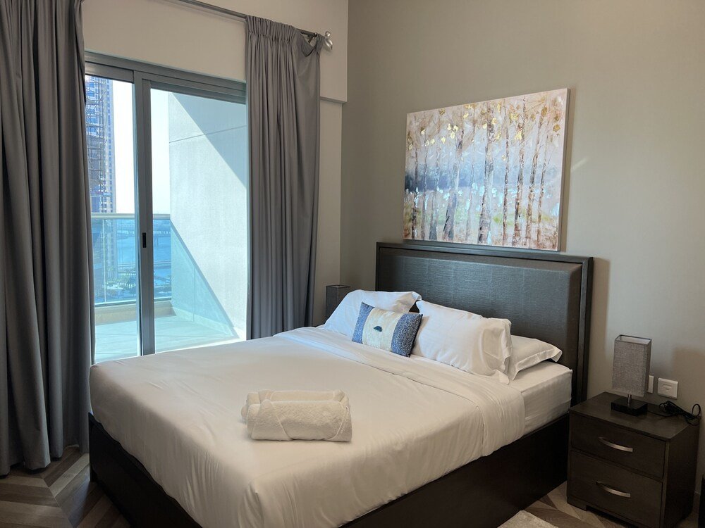 Дубай: SuperHost - Spacious Apartment In Business Bay With Canal View