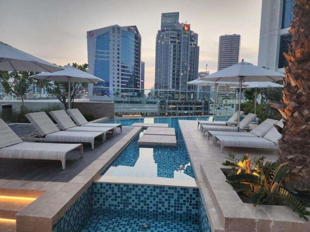Дубай: SuperHost - Breathtaking Canal Views From this Cozy Apartment