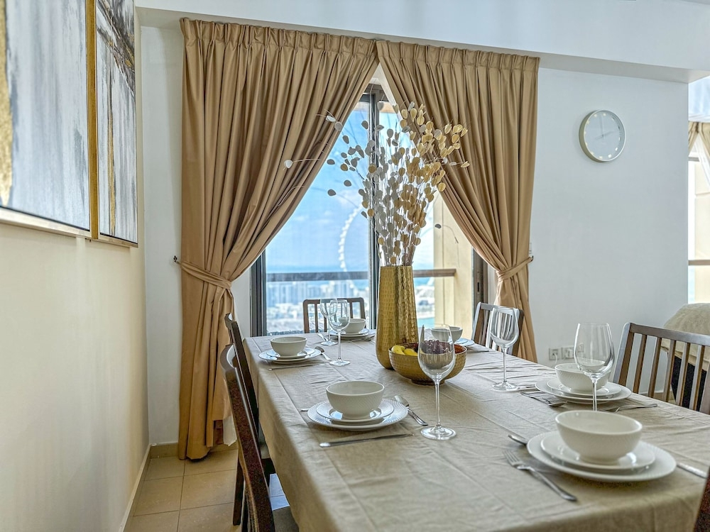 Дубай: Luxurious apartment with sea view in Address JBR