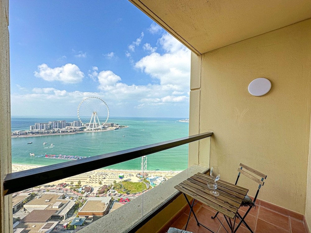 Дубай: Luxurious apartment with sea view in Address JBR