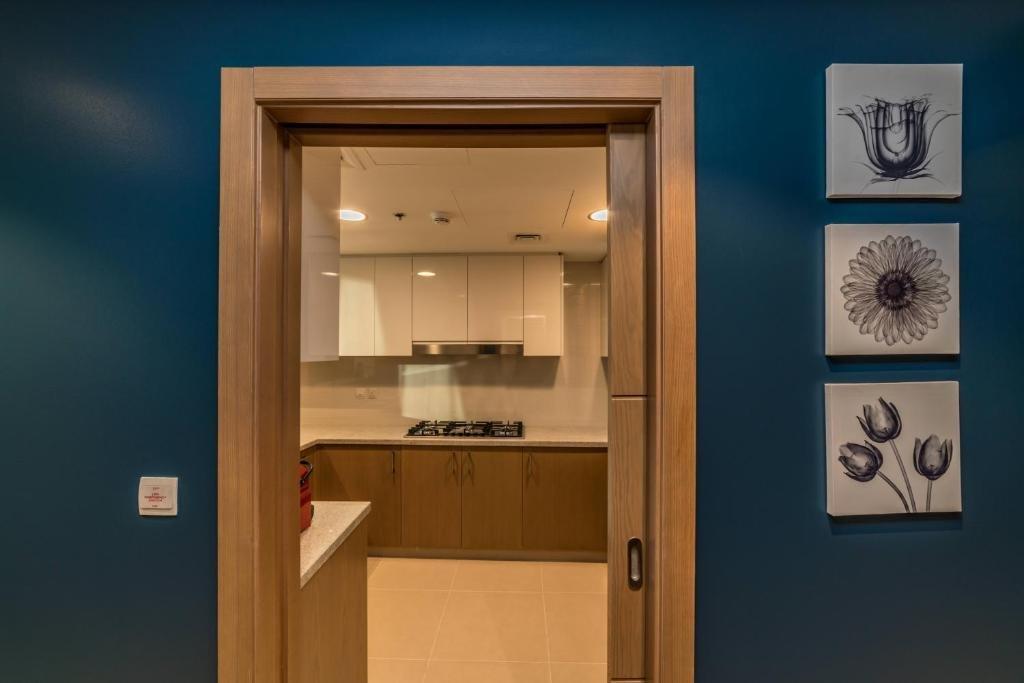Дубай: Yanjoon Holiday Homes - Burj Vista Apartments