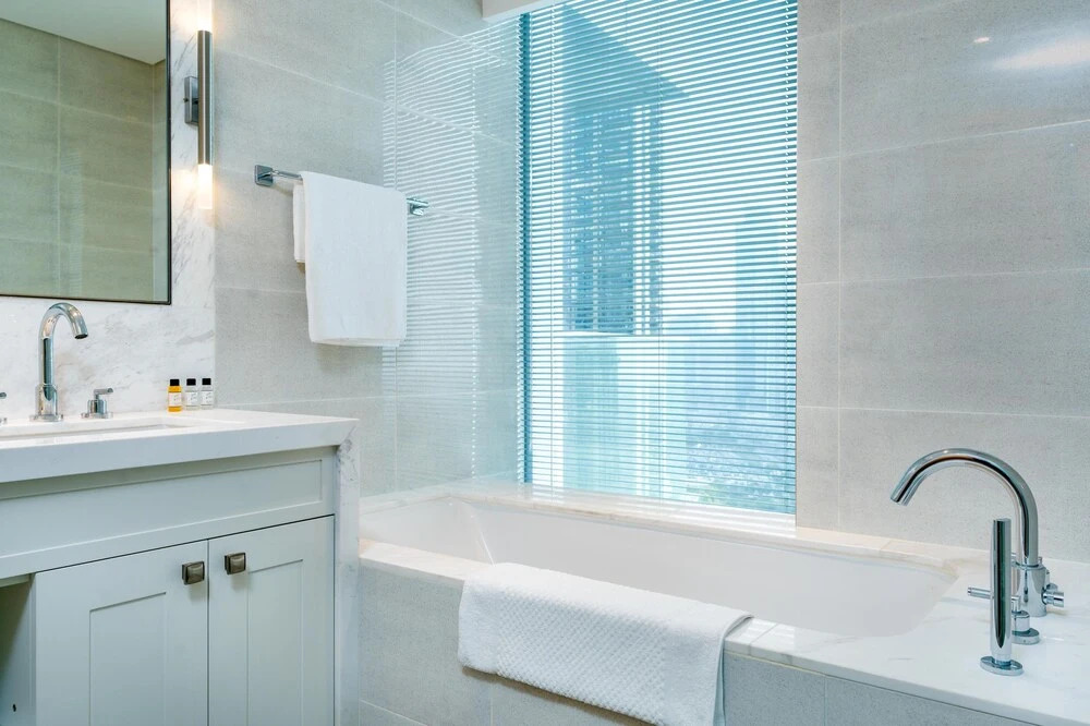 Дубай: Whitesage - Modern and Unique Apartment with Fountain Views