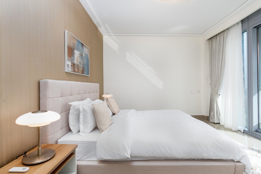 Дубай: Whitesage - Modern and Unique Apartment with Fountain Views