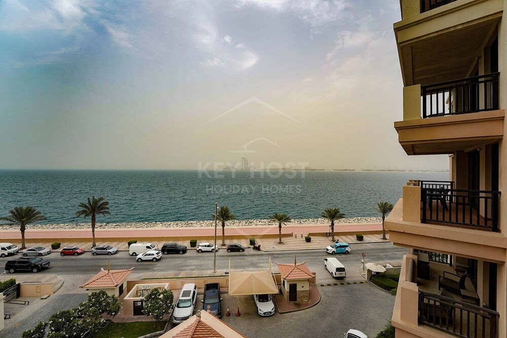 Дубай: Апартаменты Anantara Royal Amwaj Luxurious 1 BR-Palm Jumeirah