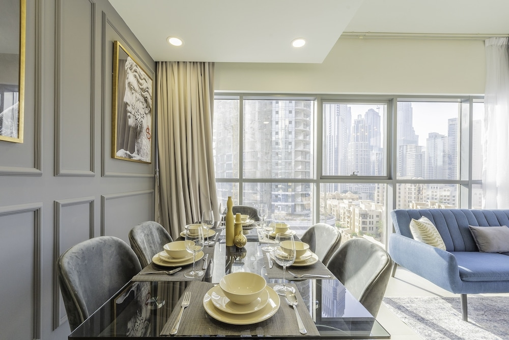 Дубай: Nouveau Art Deco 3BR with Burj & Canal Views