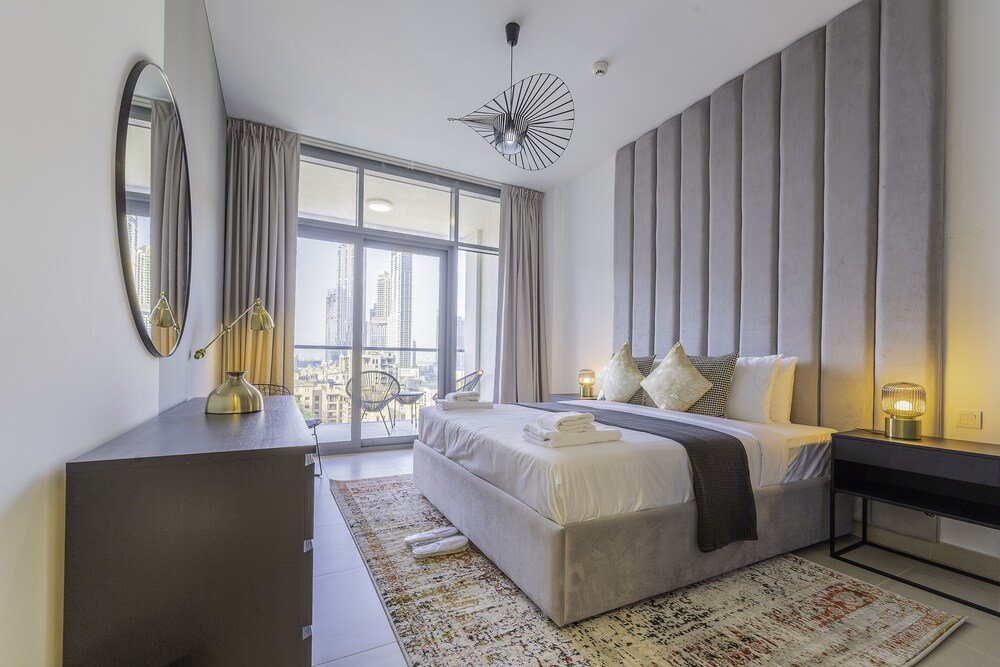 Дубай: Nouveau Art Deco 3BR with Burj & Canal Views