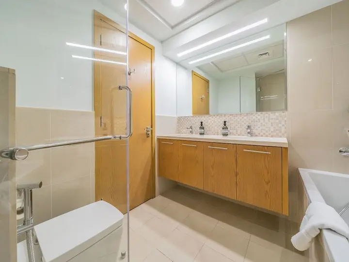 Дубай: Nouveau Art Deco 3BR with Burj & Canal Views
