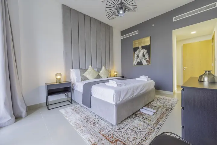Дубай: Nouveau Art Deco 3BR with Burj & Canal Views