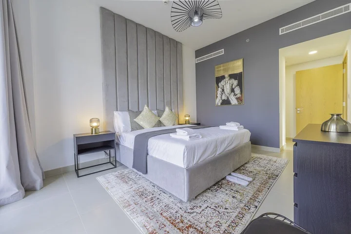 Дубай: Nouveau Art Deco 3BR with Burj & Canal Views