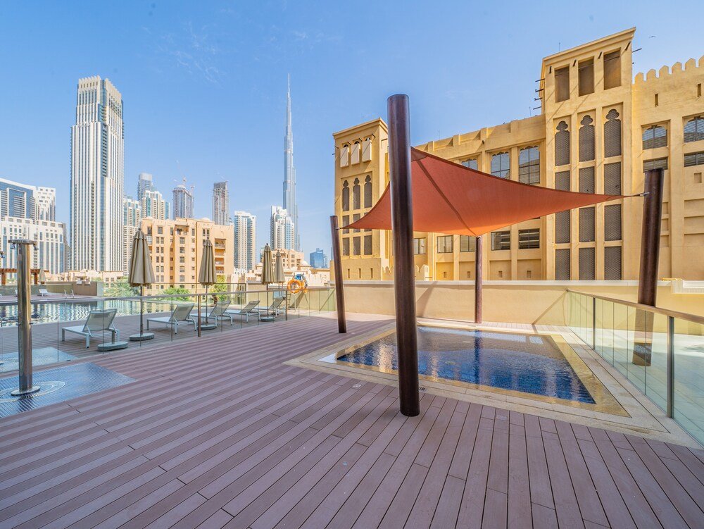 Дубай: Nouveau Art Deco 3BR with Burj & Canal Views