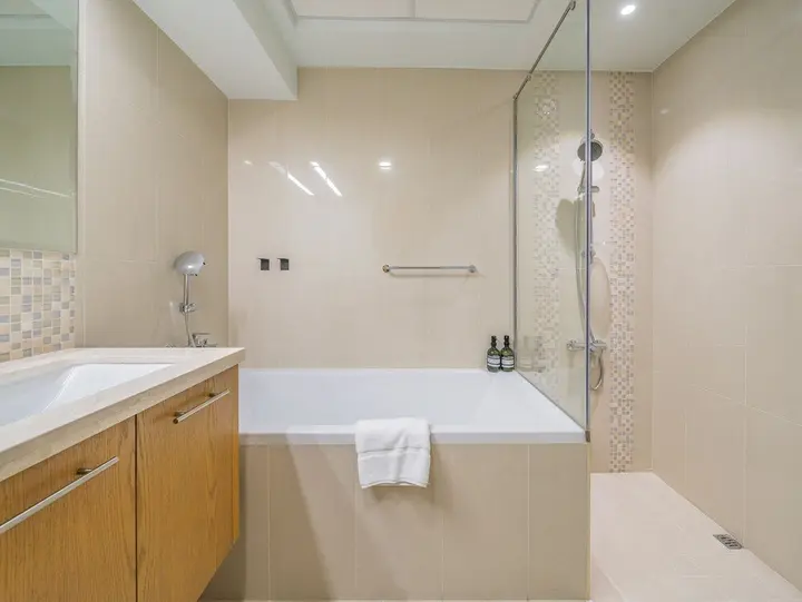 Дубай: Nouveau Art Deco 3BR with Burj & Canal Views