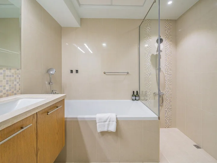 Дубай: Nouveau Art Deco 3BR with Burj & Canal Views