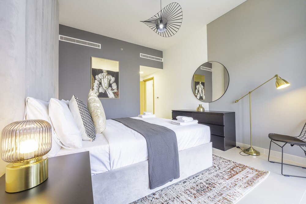 Дубай: Nouveau Art Deco 3BR with Burj & Canal Views