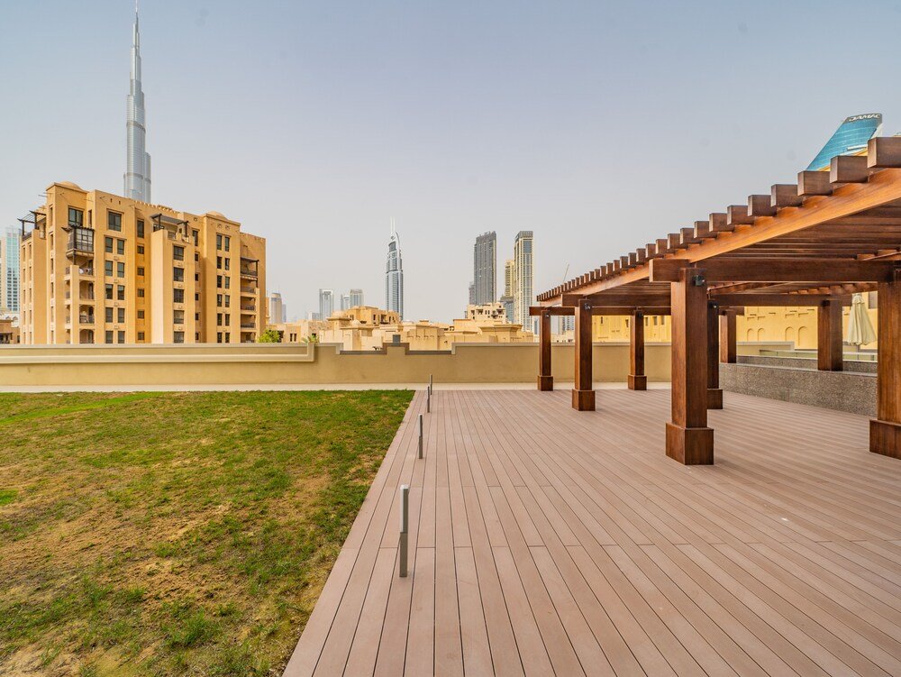 Дубай: Nouveau Art Deco 3BR with Burj & Canal Views