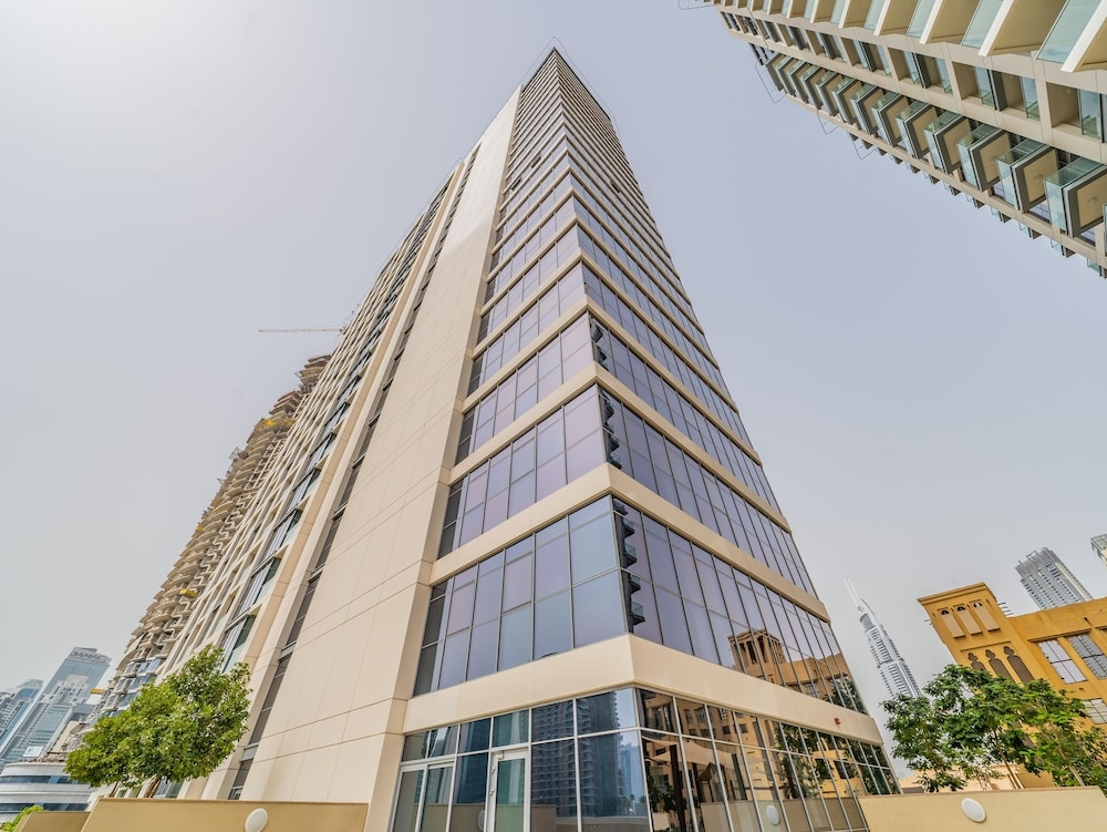 Дубай: Nouveau Art Deco 3BR with Burj & Canal Views
