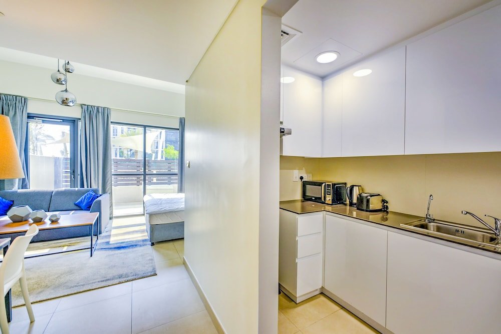 Дубай: Expo Village Serviced Apartments